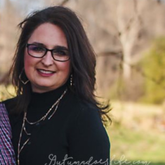 Meet your Posher, Rebecca - Picture 3 of 3